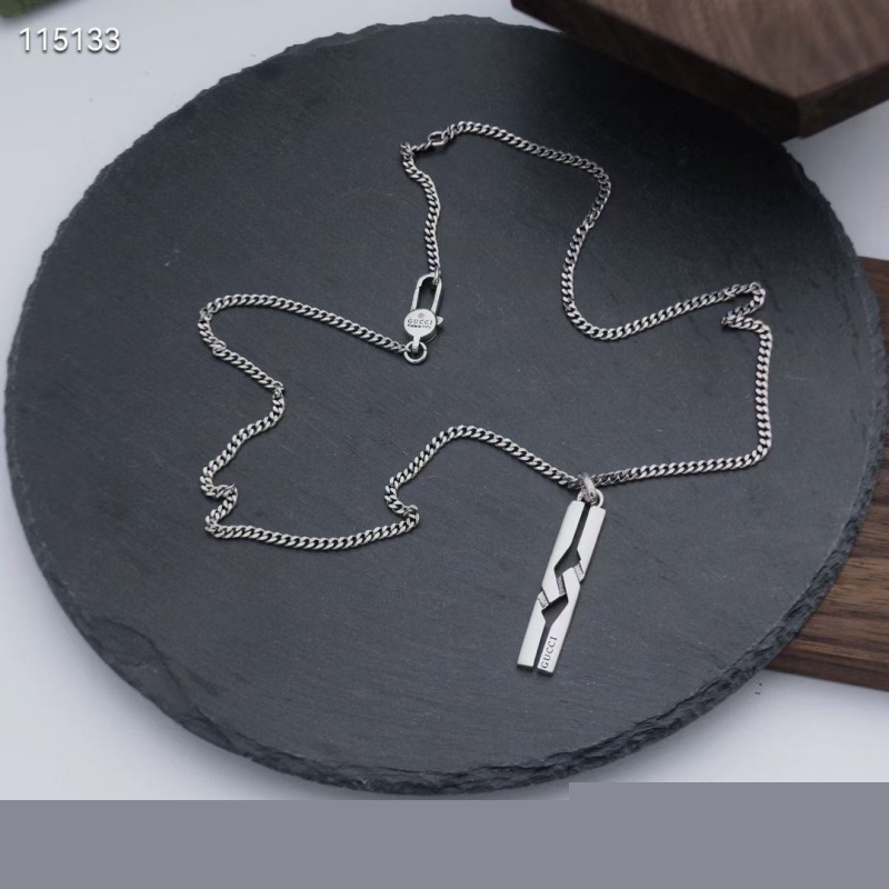 G*u*i necklaces